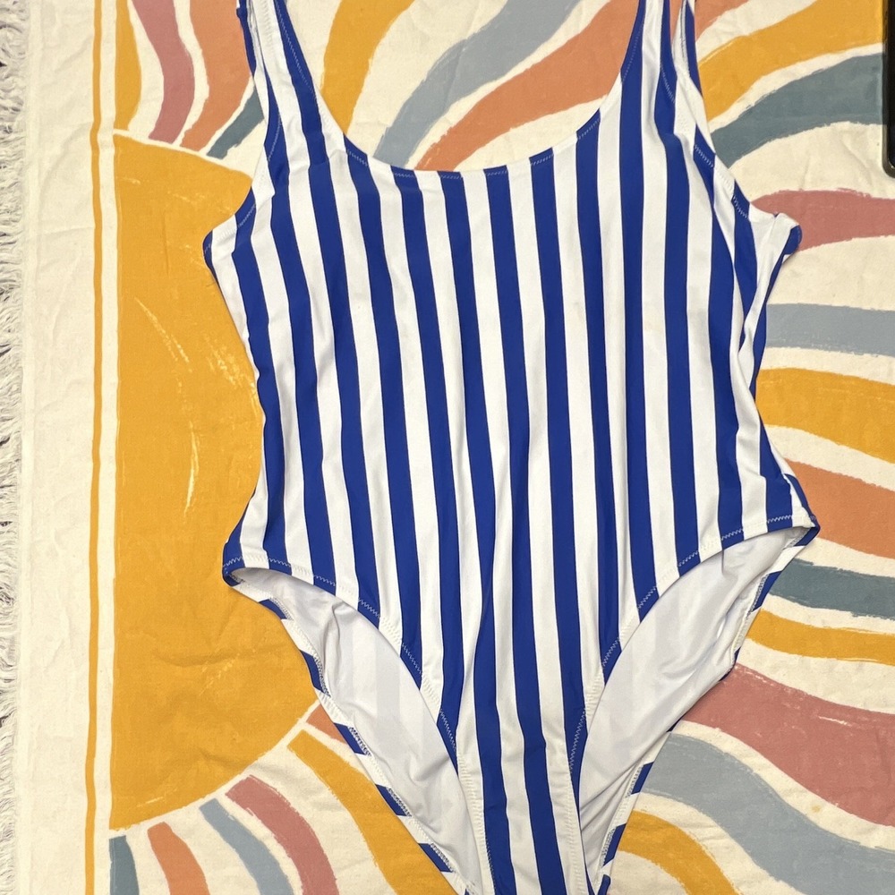 Love & Sports Women's Blue/White Striped One-Piece Lined Padded L C Cup